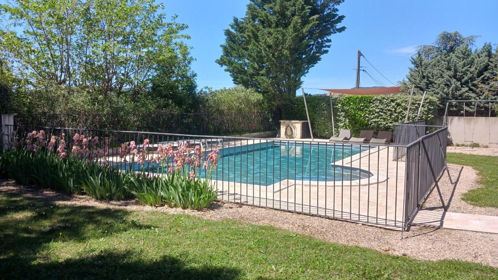 Villas De La Ferme Du Gros Noyer Malaucène Exteriör bild